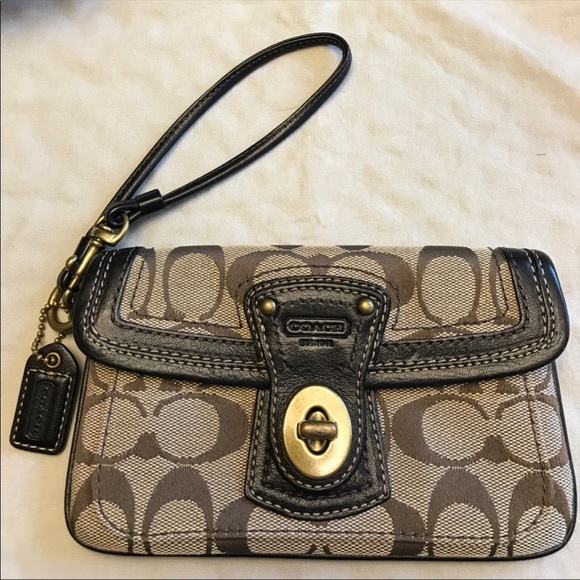 Coach Signature Jacquard Turnlock Wristlet - Picture 1 of 4